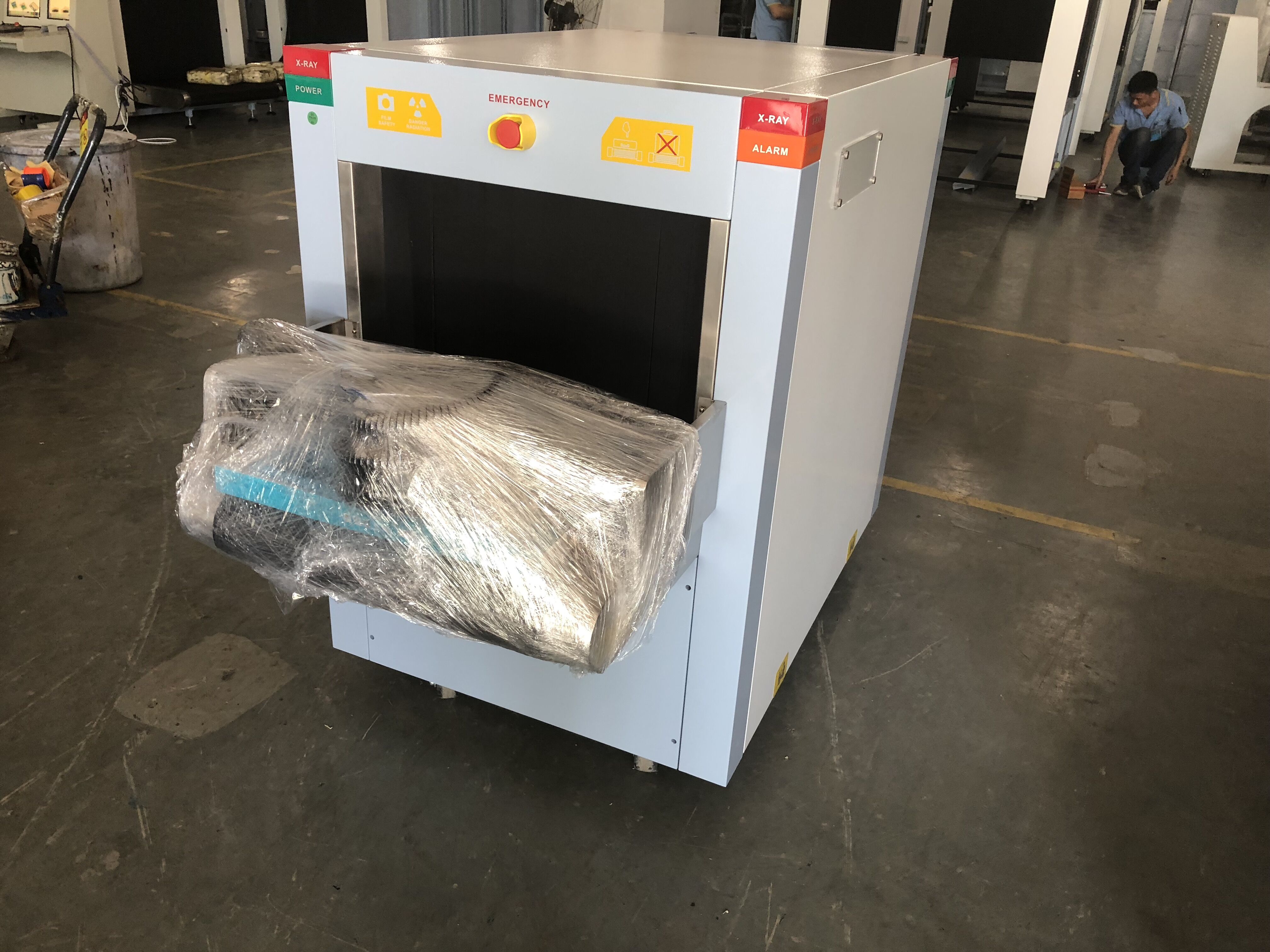 Airport X Ray Security Scanner For Baggage Scanning AT6040B 